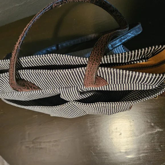 Chic Striped Tote with Brown Leather Details - Picture 8 of 11